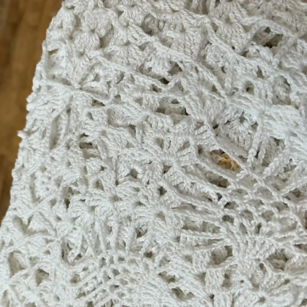 Vintage Handcrafted Off White Crochet Round Tablecloth Scalloped Edge 90x90
